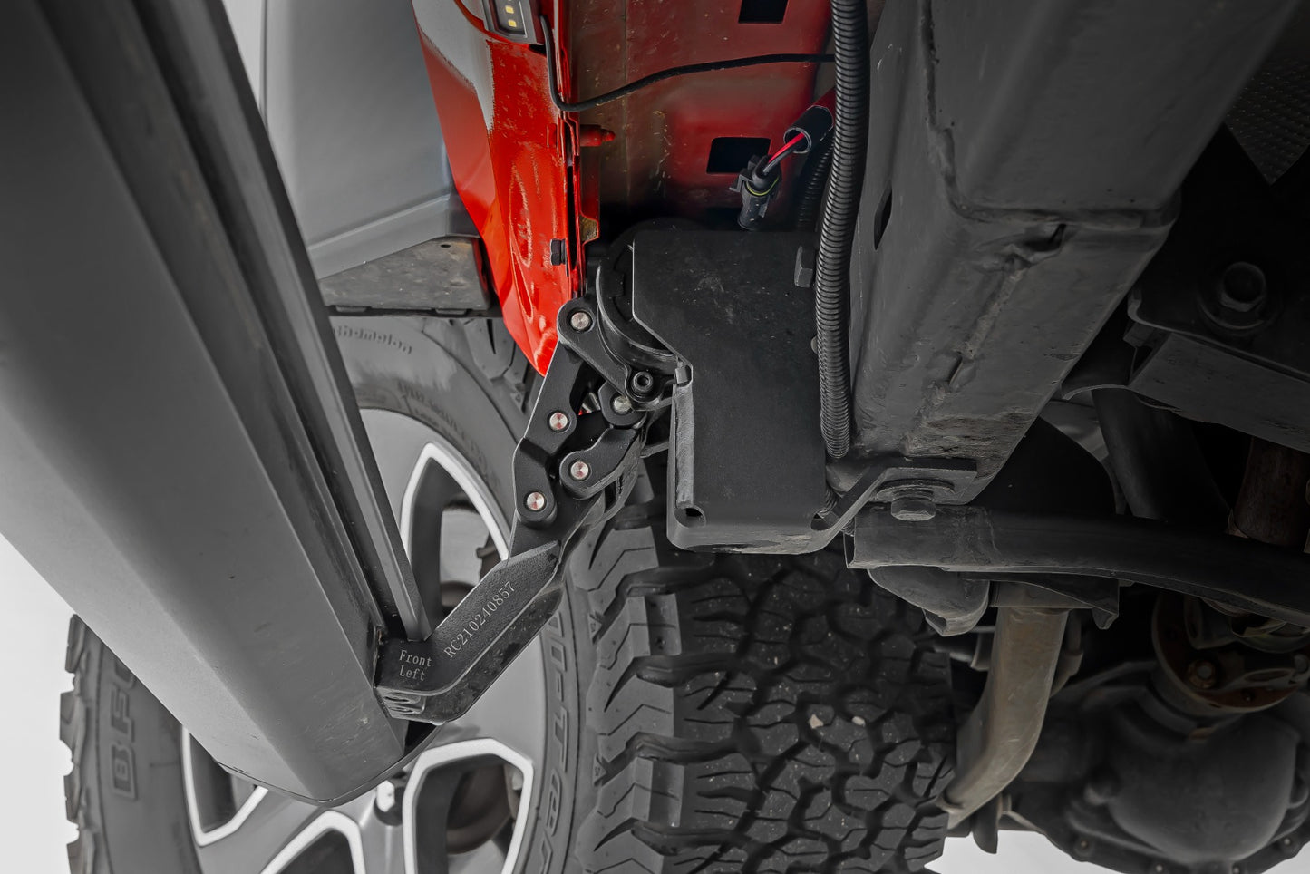 Выдвижные пороги с электроприводом | Двойной электромотор | 4 двери | Jeep Wrangler JL (18-24)