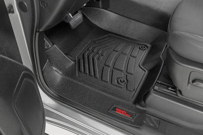 Tapetes Sure-Fit | Delanteros y Traseros | Cubo Delantero | Doble Cabina | Chevy/GMC 1500/2500HD/3500HD (19-26)
