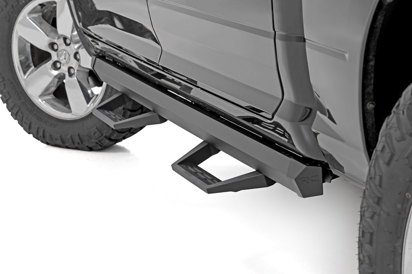 Estribo lateral de aluminio ajustable SRL2 | Cabina doble | Ram 1500/2500/3500 2WD/4WD (2010-2018 y Classic)