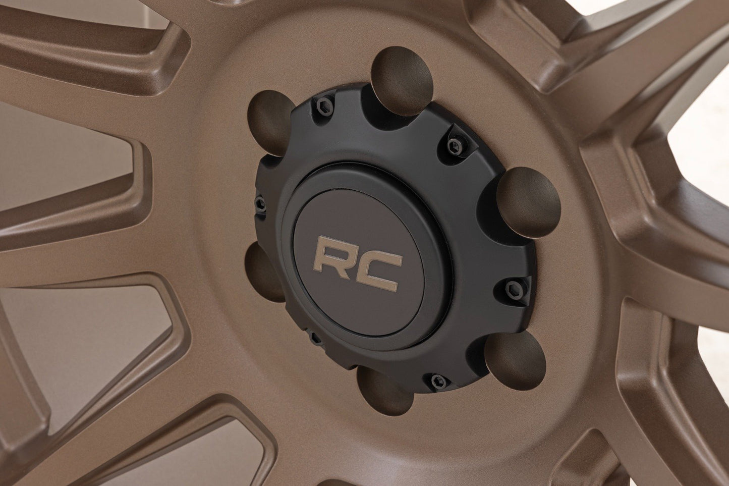 Rough Country Ruedas Serie 90 | De una pieza | Bronce | 18x9 | 6x135 | -12 mm