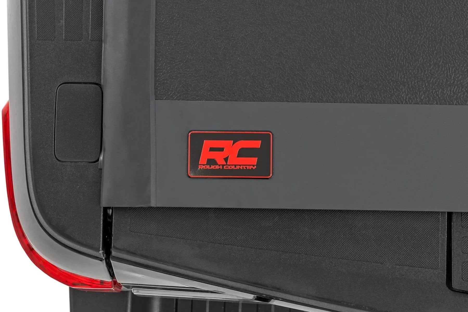 Rough Country Hard Low Profile Bed Cover | 6'10" Bed | Ford F-250/F-350 Super Duty (17-26) by Rough Country
