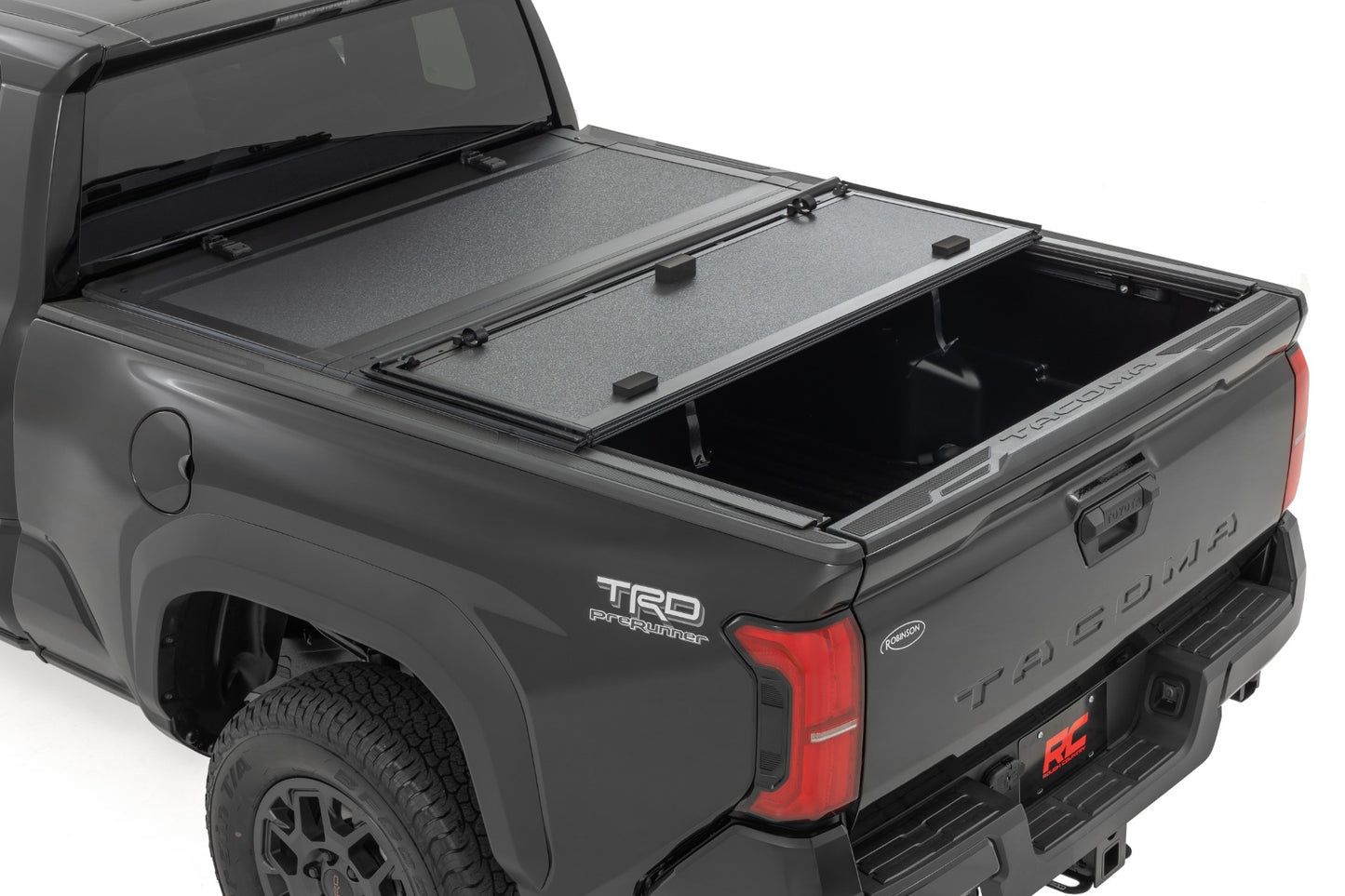 Жесткое трехсекционное складное покрытие кузова | Кузов 6 футов | Toyota Tacoma 2WD/4WD (2024–2026)