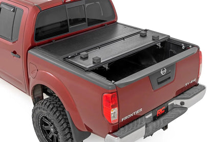 Rough Country Hard Low Profile Bed Cover | 5' Bed | Cargo Mgmt | Nissan Frontier (05-21) by Rough Country