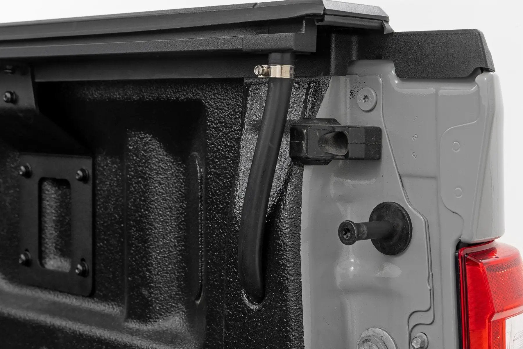 Rough Country Powered Retractable Bed Cover | 5'7" Bed | Ford F-150 (15-26)/F-150 Lightning (22-26) by Rough Country