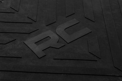 Alfombrilla de cama | Cama de 6'9" | Logotipo RC | Chevy/GMC Silverado/Sierra 2500HD/3500HD (20-26)