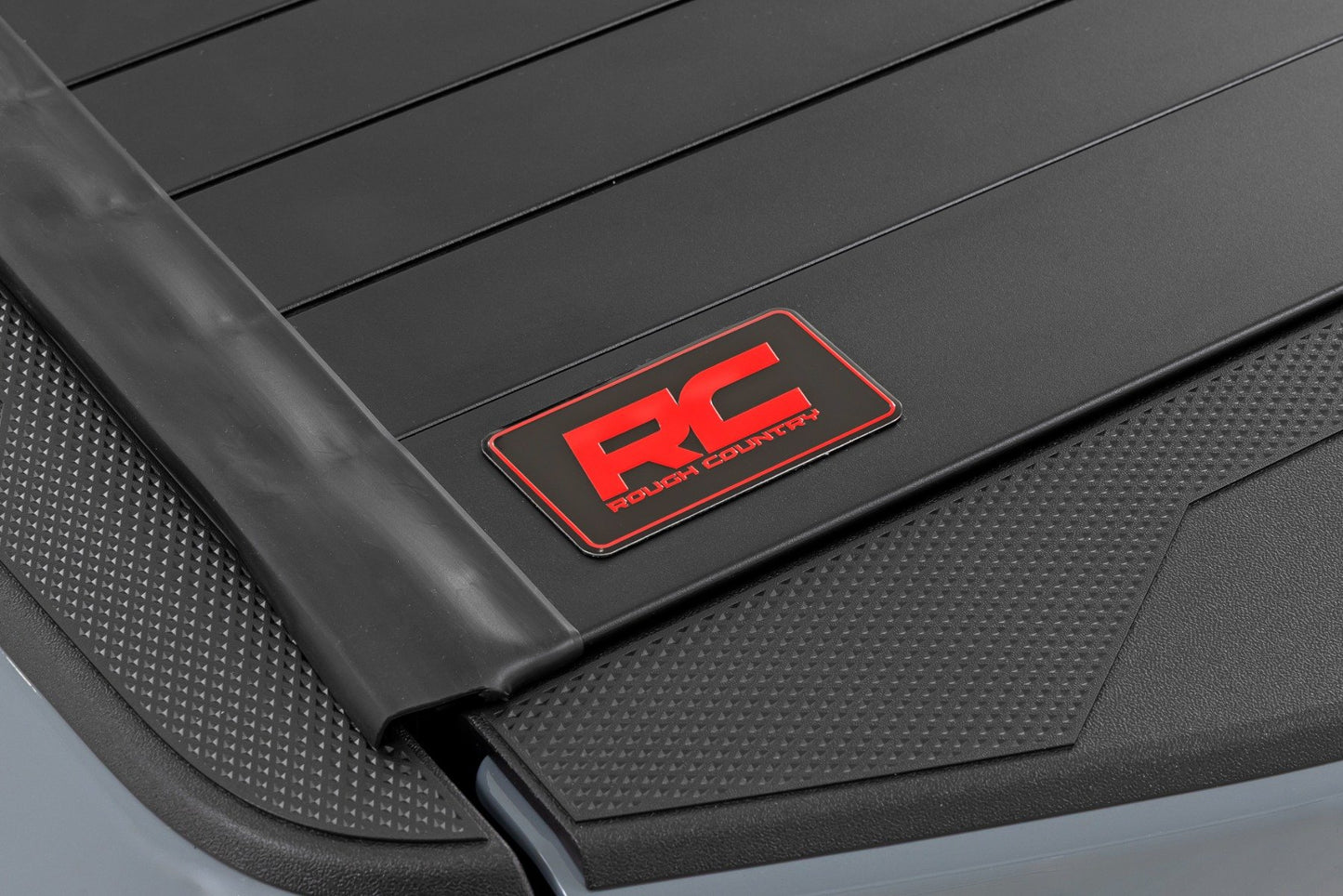 Cubierta enrollable rígida para caja | Caja de 5 pies | Nissan Frontier 2WD/4WD (2022-2026)