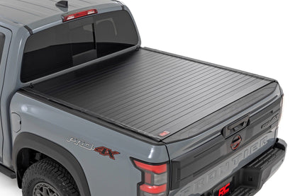 Cubierta enrollable rígida para caja | Caja de 5 pies | Nissan Frontier 2WD/4WD (2022-2026)