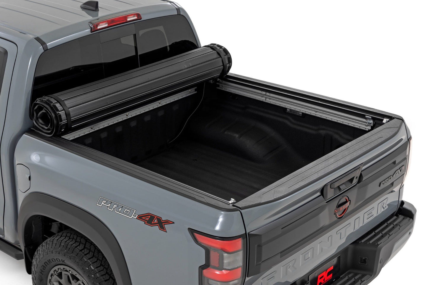 Cubierta enrollable rígida para caja | Caja de 5 pies | Nissan Frontier 2WD/4WD (2022-2026)