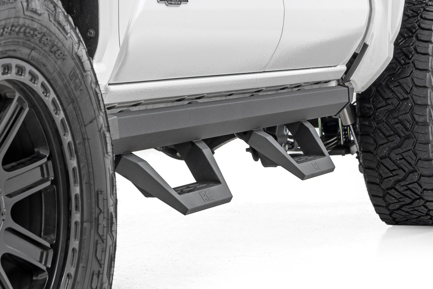 Rough Country SRX2 Adjustable Aluminum Steps | Double Cab | Toyota Tacoma 2WD/4WD (24-25)
