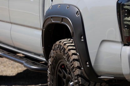 Guardabarros | Defender | 4V6 Quicksand | Toyota Tacoma 2WD/4WD (2016-2023)