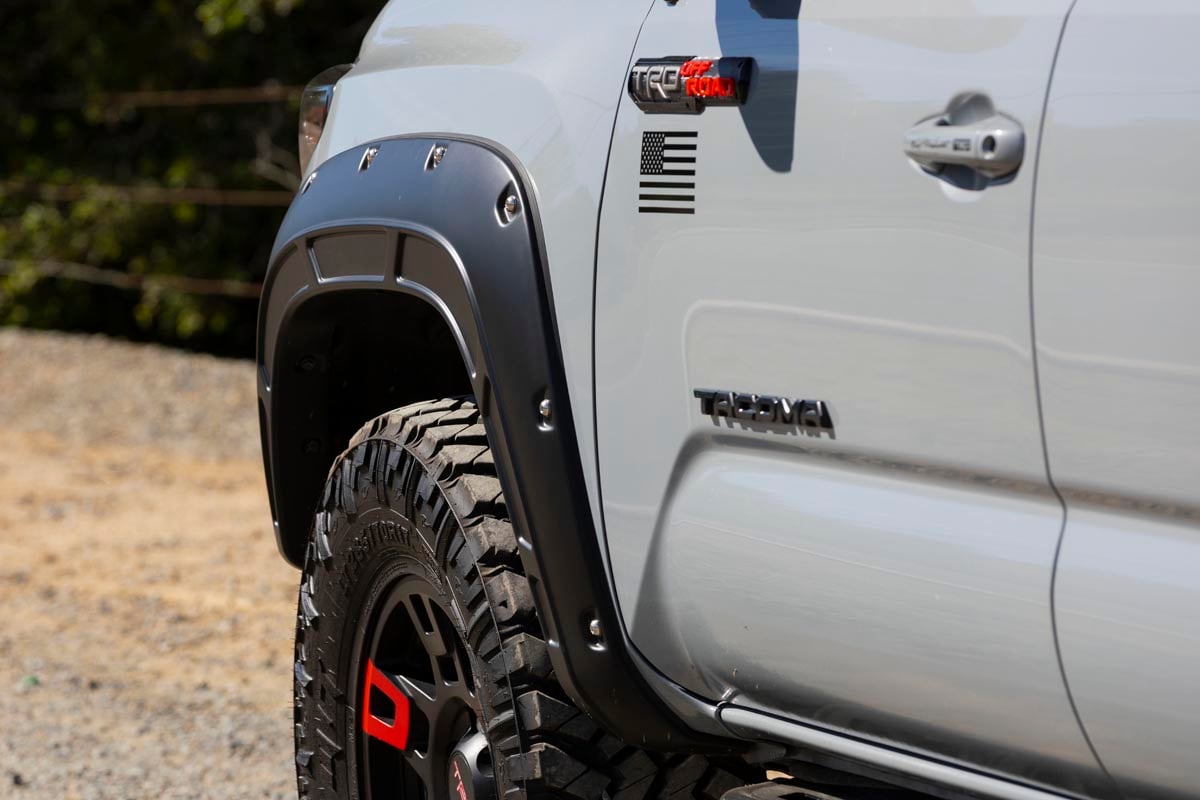 Guardabarros | Defender | 4V6 Quicksand | Toyota Tacoma 2WD/4WD (2016-2023)