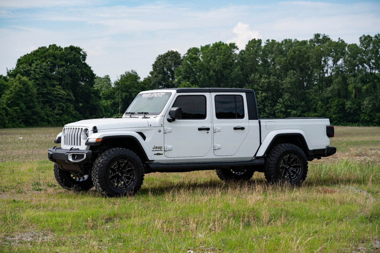 Rough Country 2.5 Inch Leveling Kit | Spacers | V2 | Jeep Gladiator JT 4WD (2024-2025)