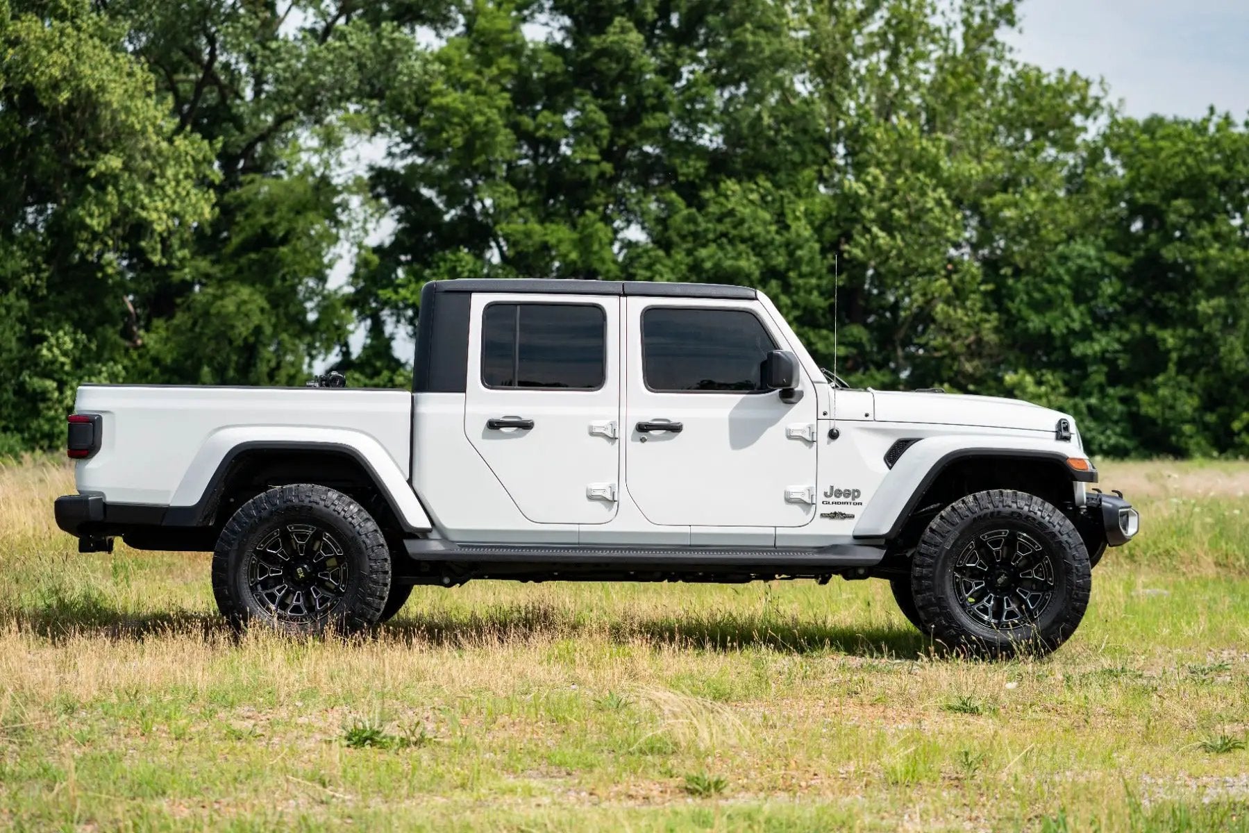 Rough Country 2.5 Inch Leveling Kit | Spacers | M1 | Jeep Gladiator JT 4WD (2024-2025) by Rough Country