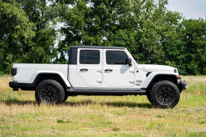 Rough Country 2.5 Inch Leveling Kit | Spacers | V2 | Jeep Gladiator JT 4WD (2024-2025)
