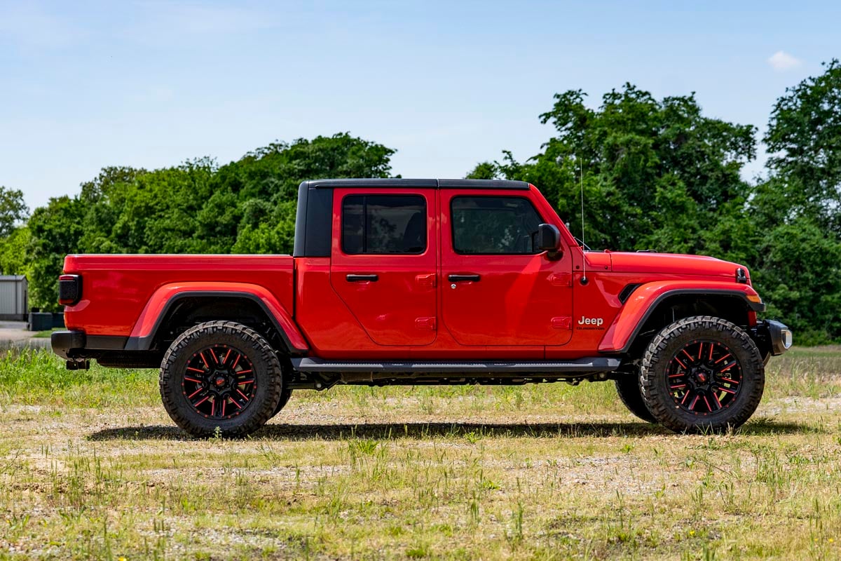 Rough Country 2.5 Inch Leveling Kit | Spacers | N3 | Jeep Gladiator JT 4WD (2020-2023)