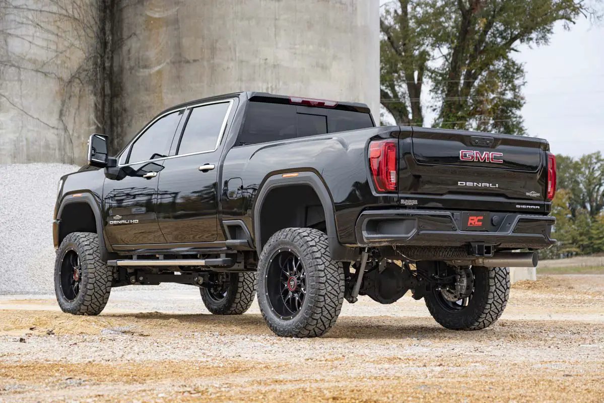 Rough Country 7 Inch Lift Kit | NTD | M1 | w/ Overloads | Chevy/GMC 2500HD/3500HD (20-26) by Rough Country