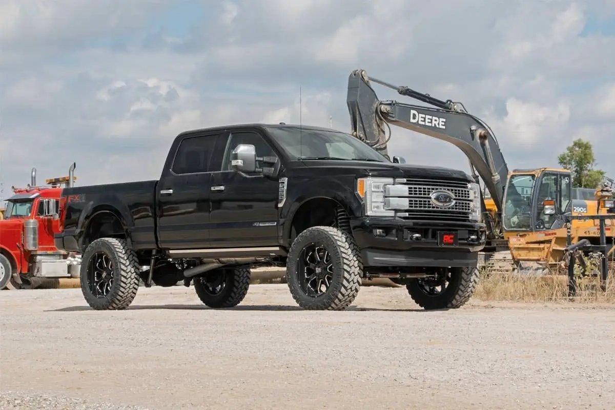Rough Country 6 Inch Lift Kit | R/A | OVLDS | V2 | Ford F-250/F-350 Super Duty 4WD (17-22) by Rough Country