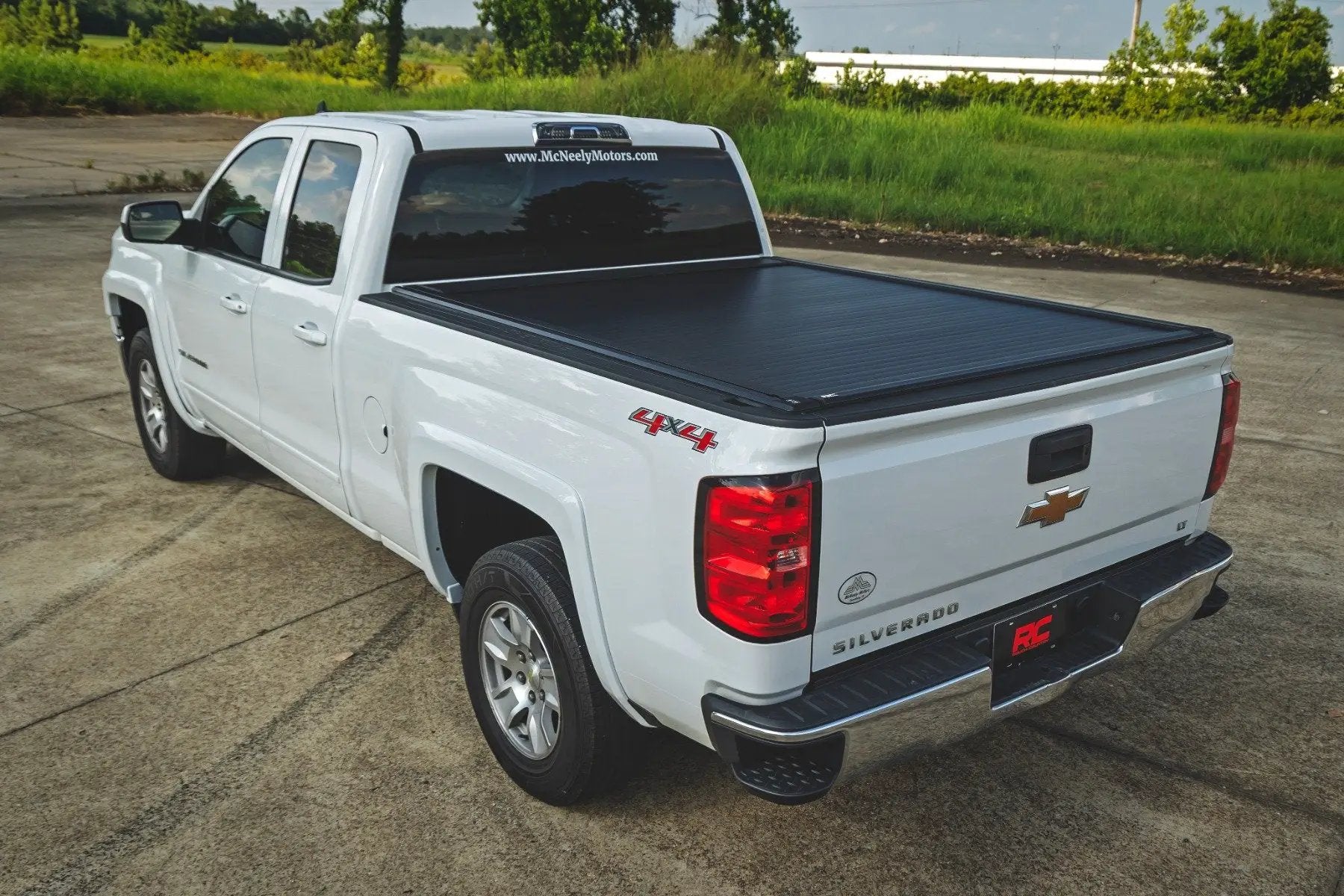 Rough Country Powered Bed Cover | 6'7" Bed | Chevy/GMC 1500/2500HD/3500HD (14-19 & Classic) by Rough Country