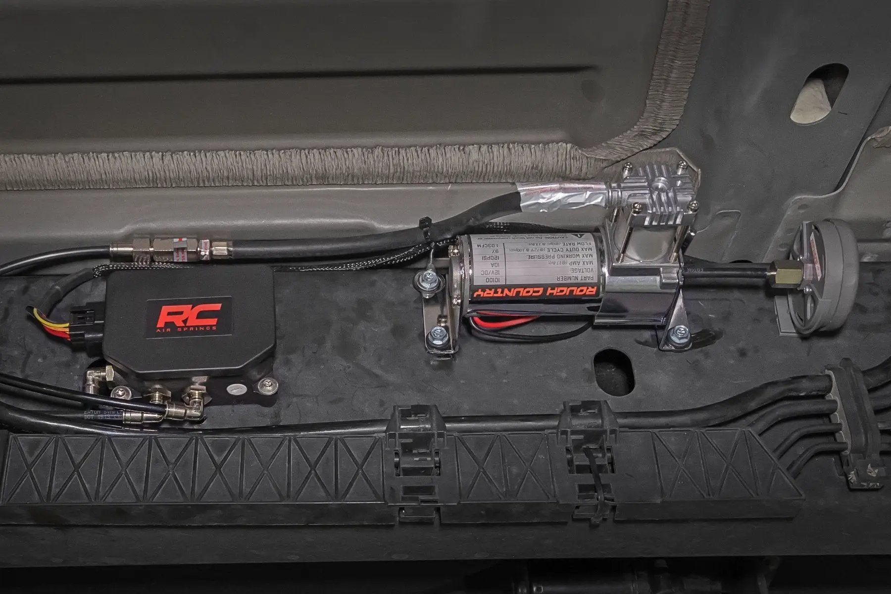 Rough Country Air Spring Kit w/compressor | Wireless Controller | Ford F-250/F-350 Super Duty (17-22) by Rough Country