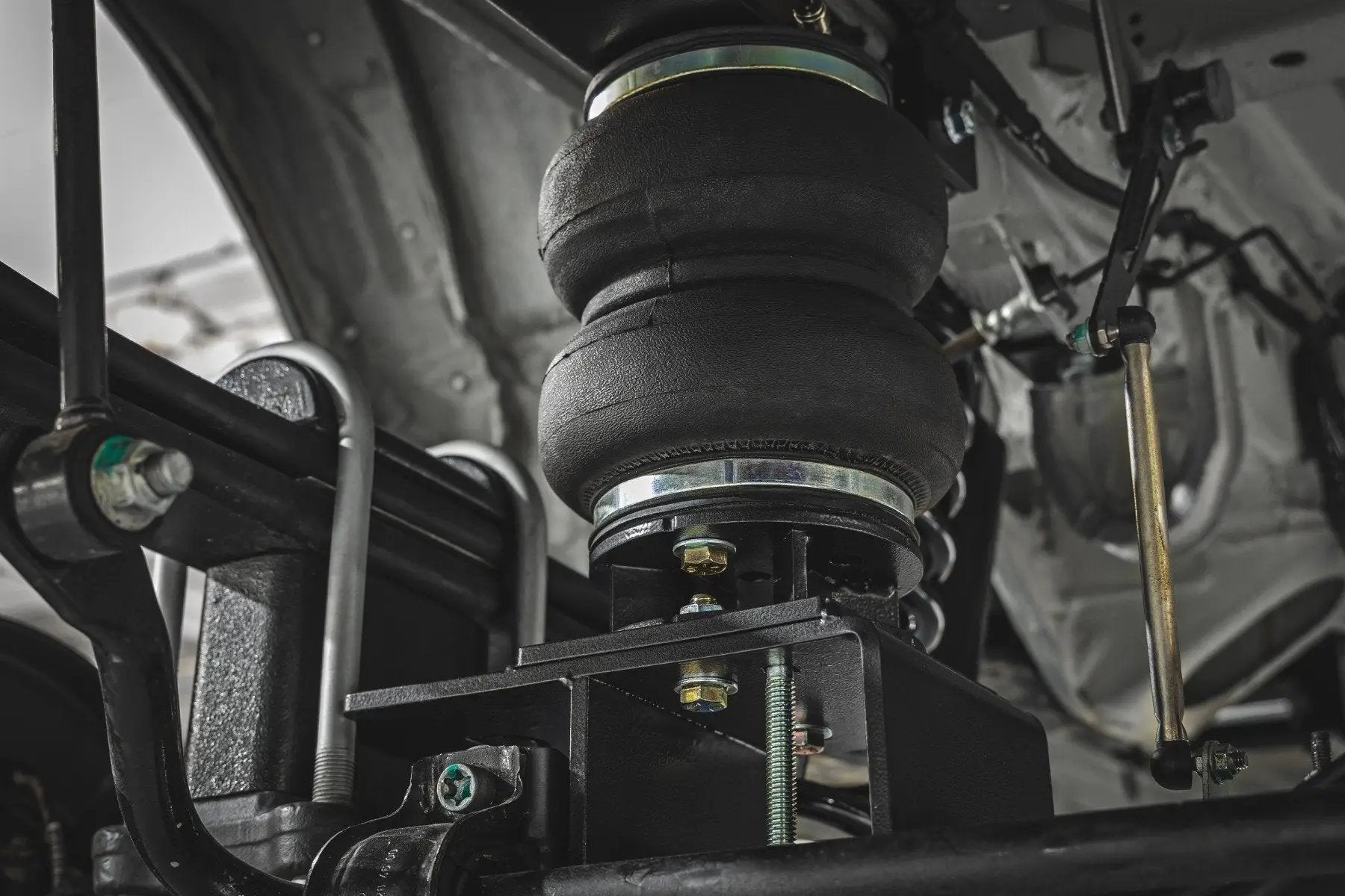 Rough Country Air Spring Kit | Mercedes-Benz Sprinter 3500 (19-22)/Sprinter 3500XD (19-25) by Rough Country