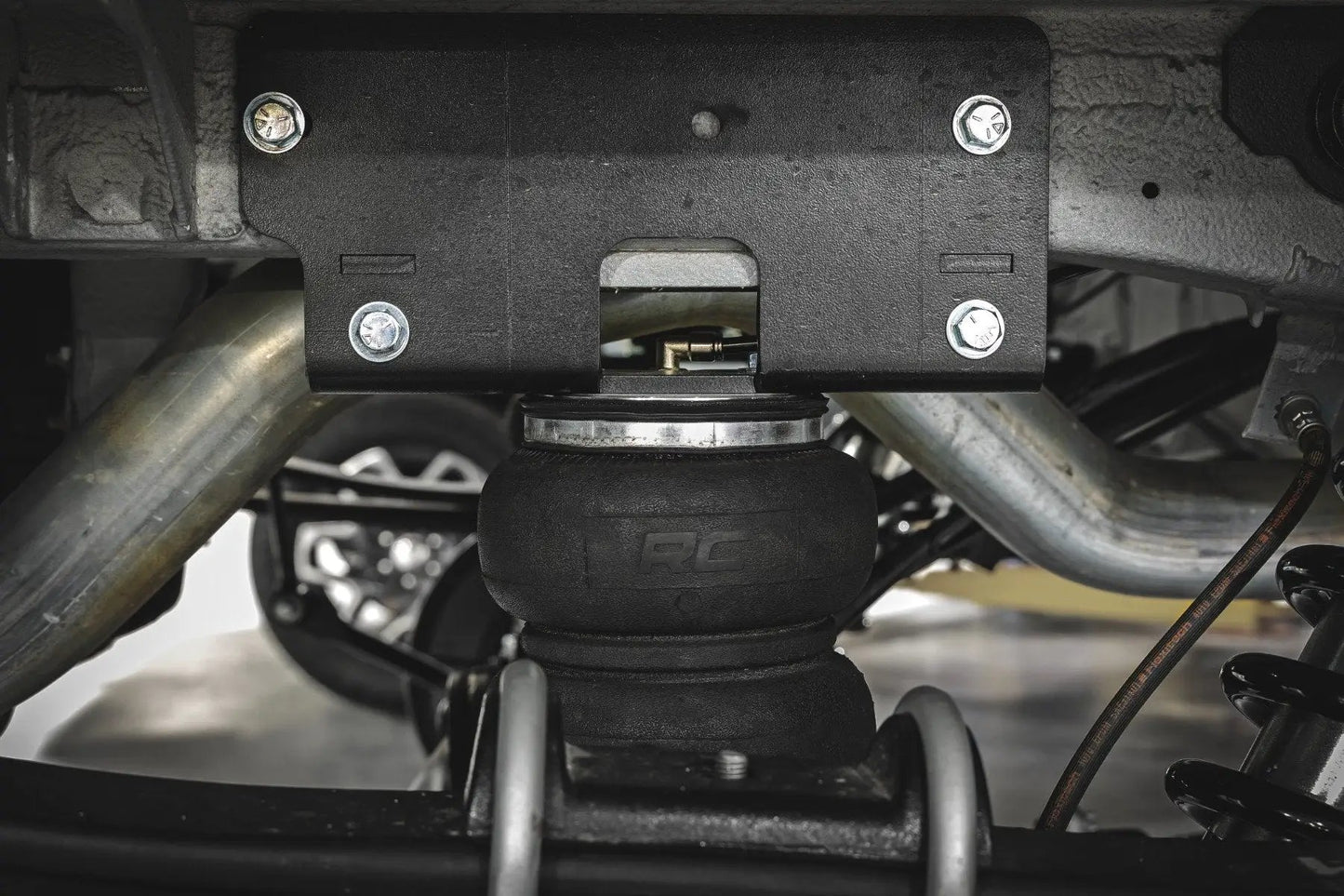 Rough Country Air Spring Kit | Mercedes-Benz Sprinter 3500 (19-22)/Sprinter 3500XD (19-25) by Rough Country