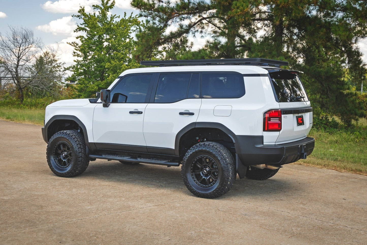 Estribos Ovalados Nerf | Negros | Toyota Land Cruiser 4WD (2024-2025)