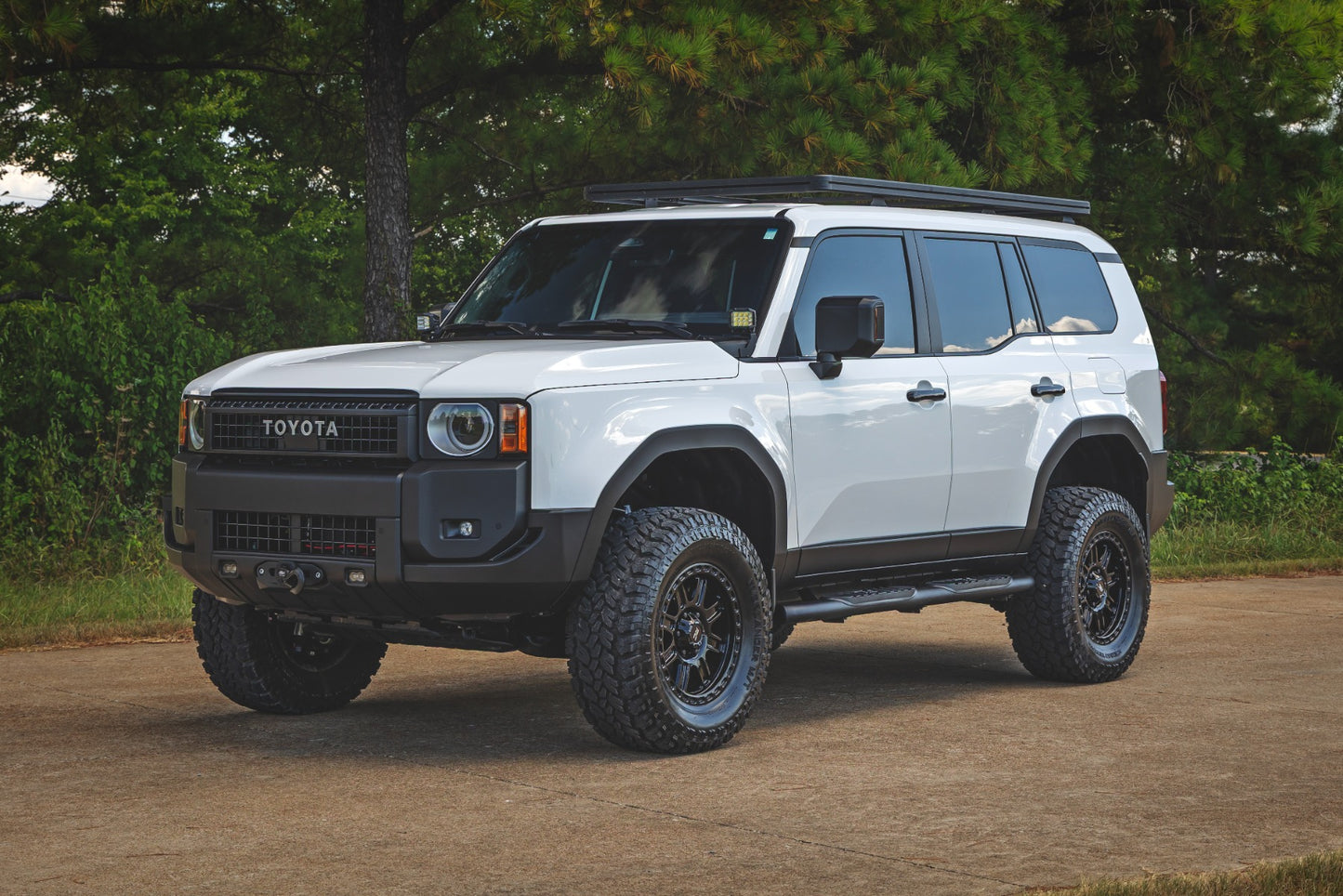 Estribos Ovalados Nerf | Negros | Toyota Land Cruiser 4WD (2024-2025)