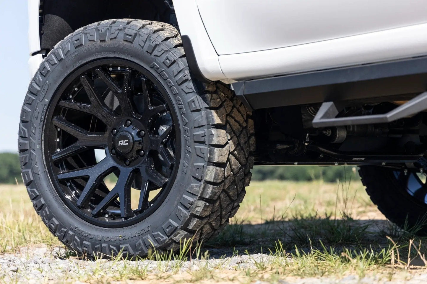 Rough Country 95 Series Wheel | One-Piece | Gloss Black | 22x10 | 6x5.5 | -25mm by Rough Country