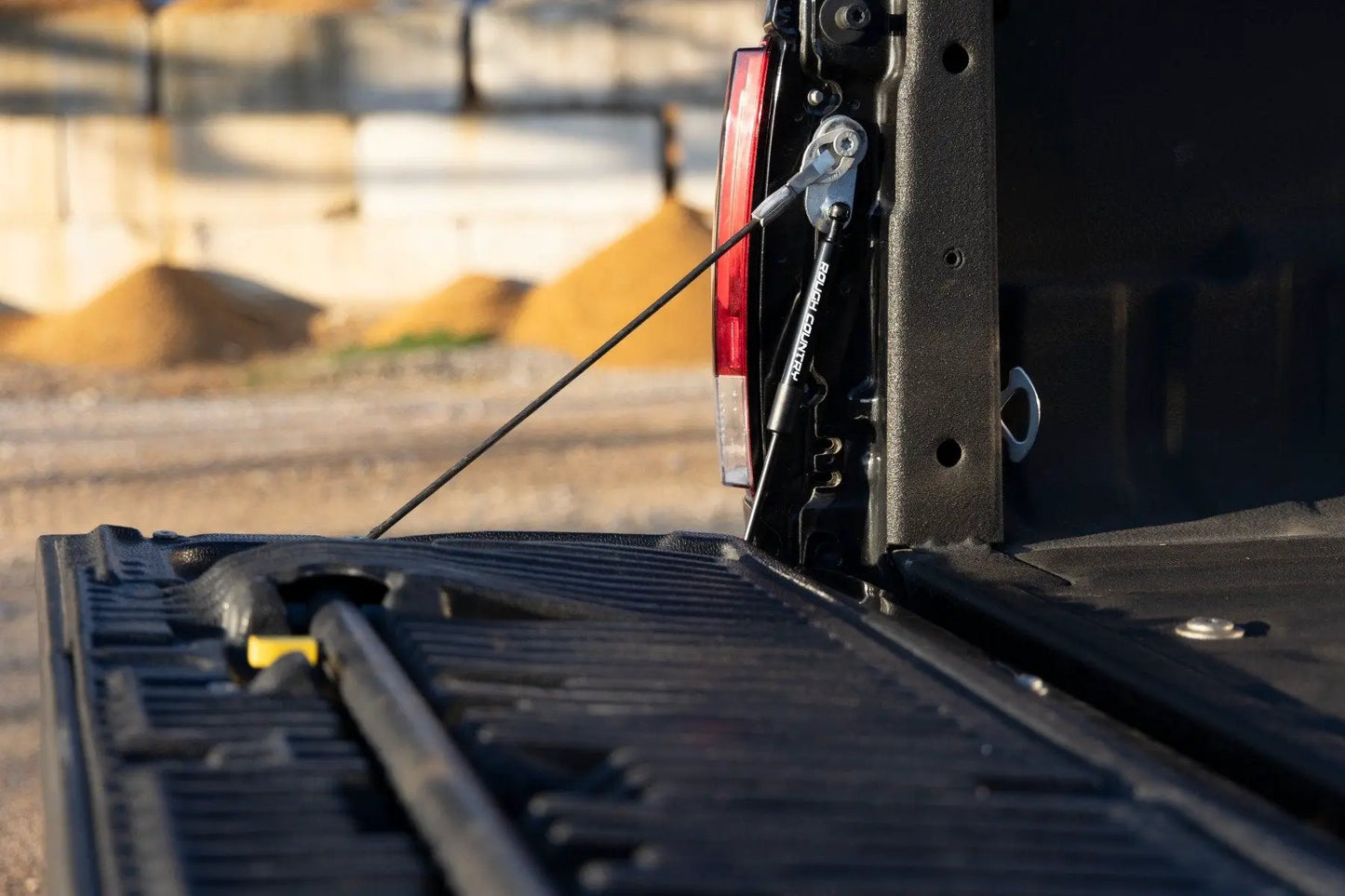 Rough Country Tailgate Assist | Ford F-250/F-350 Super Duty 2WD/4WD (1999-2016) by Rough Country