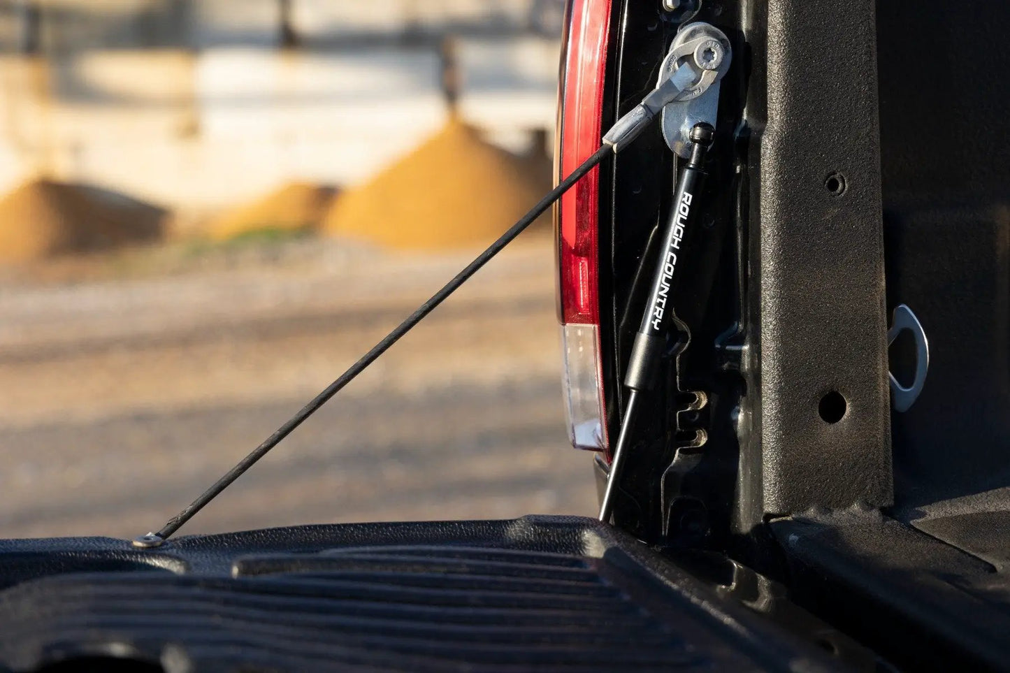 Rough Country Tailgate Assist | Ford F-250/F-350 Super Duty 2WD/4WD (1999-2016) by Rough Country