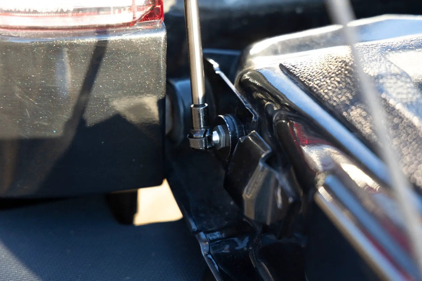 Rough Country Tailgate Assist | Ford F-250/F-350 Super Duty 2WD/4WD (1999-2016) by Rough Country