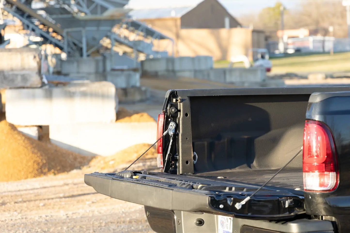 Rough Country Tailgate Assist | Ford F-250/F-350 Super Duty 2WD/4WD (1999-2016) by Rough Country