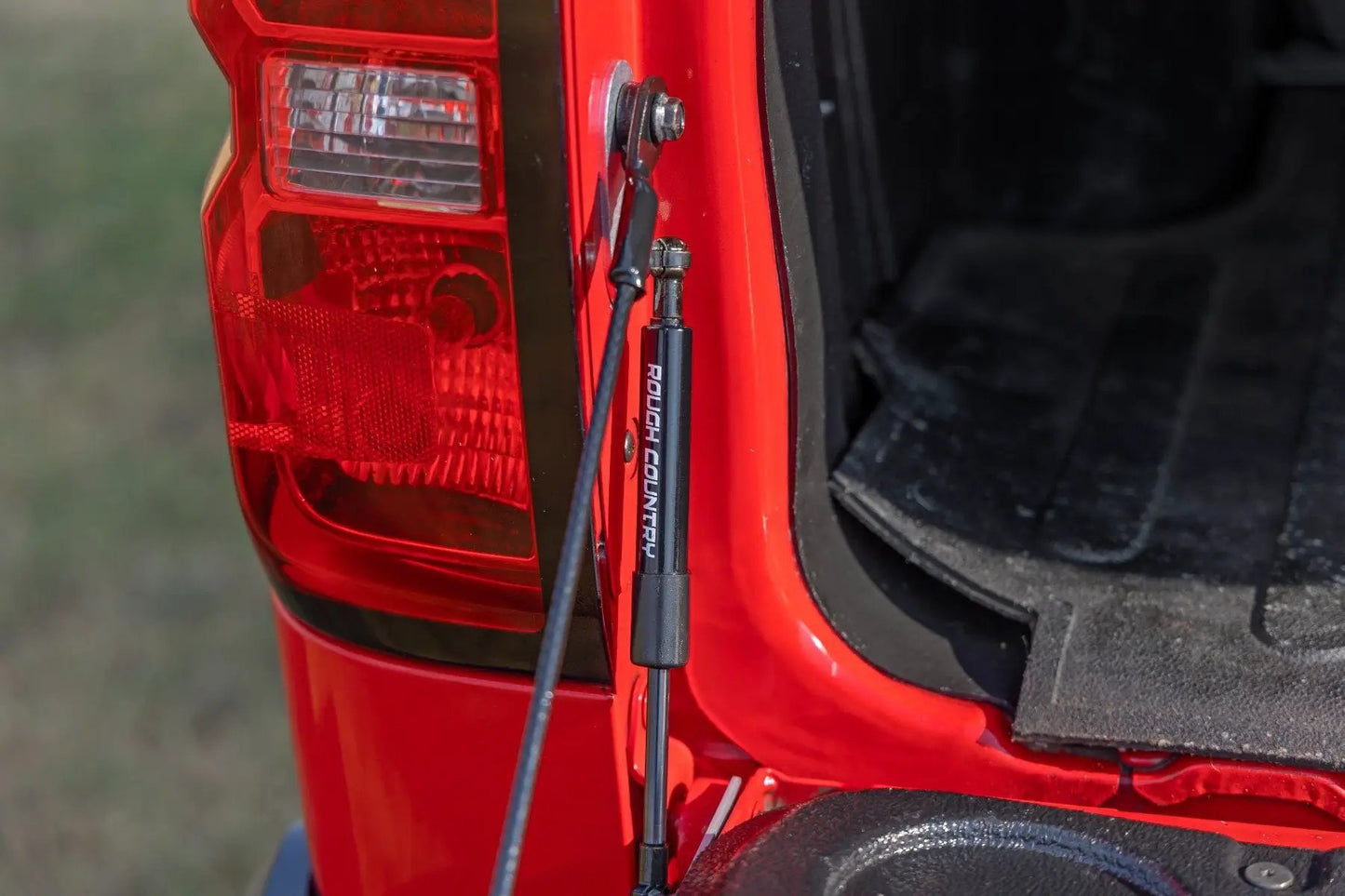Rough Country Tailgate Assist | Chevy/GMC 1500/2500HD/3500HD (07-18 & Classic) by Rough Country