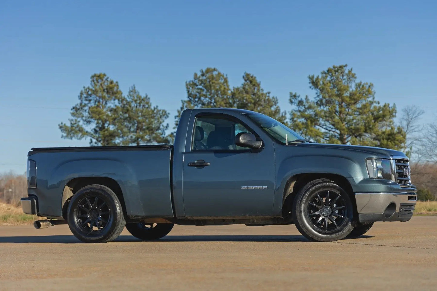 Rough Country 2 Inch Lowering Kit | 4 Inch Rear Lowering | M1 | Chevy/GMC 1500 (14-18 & Classic) by Rough Country
