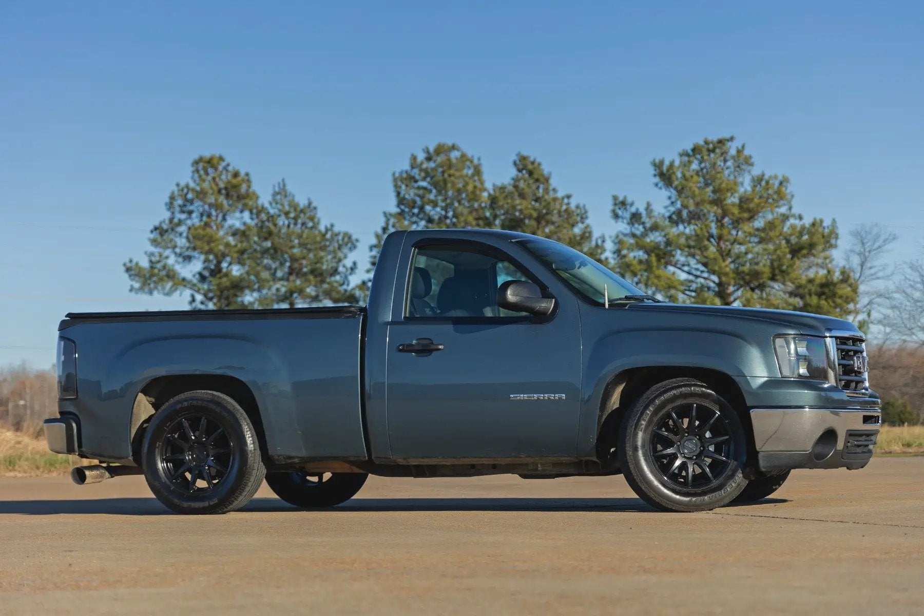 Rough Country 2 Inch Lowering Kit | 4 Inch Rear Lowering | M1 | Chevy/GMC 1500 (14-18 & Classic) by Rough Country