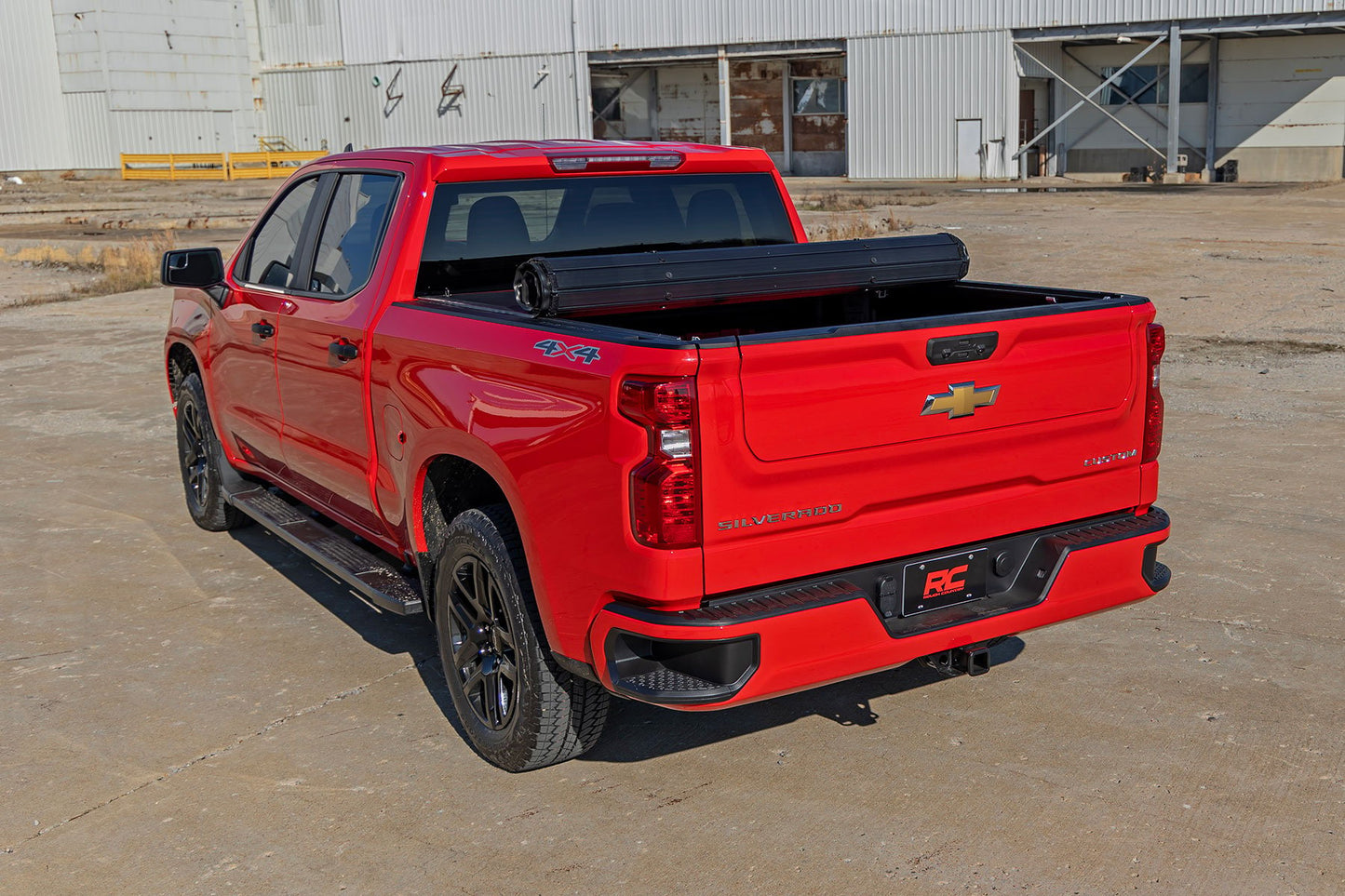 Cubierta Rígida Enrollable para Plataforma de Camioneta | Plataforma de 5'10" | Chevy/GMC Sierra 1500 (19-26)/Silverado 1500 (19-26)