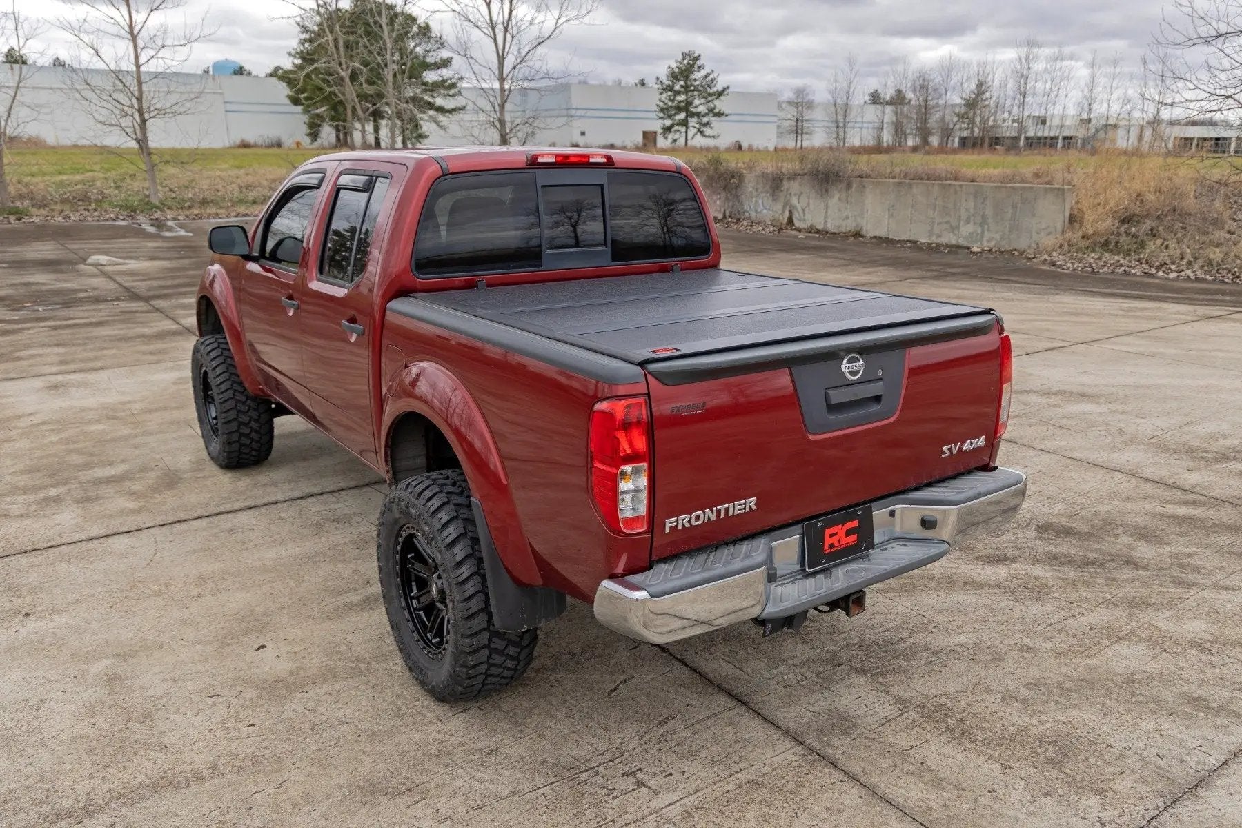 Rough Country Hard Low Profile Bed Cover | 5' Bed | Cargo Mgmt | Nissan Frontier (05-21) by Rough Country