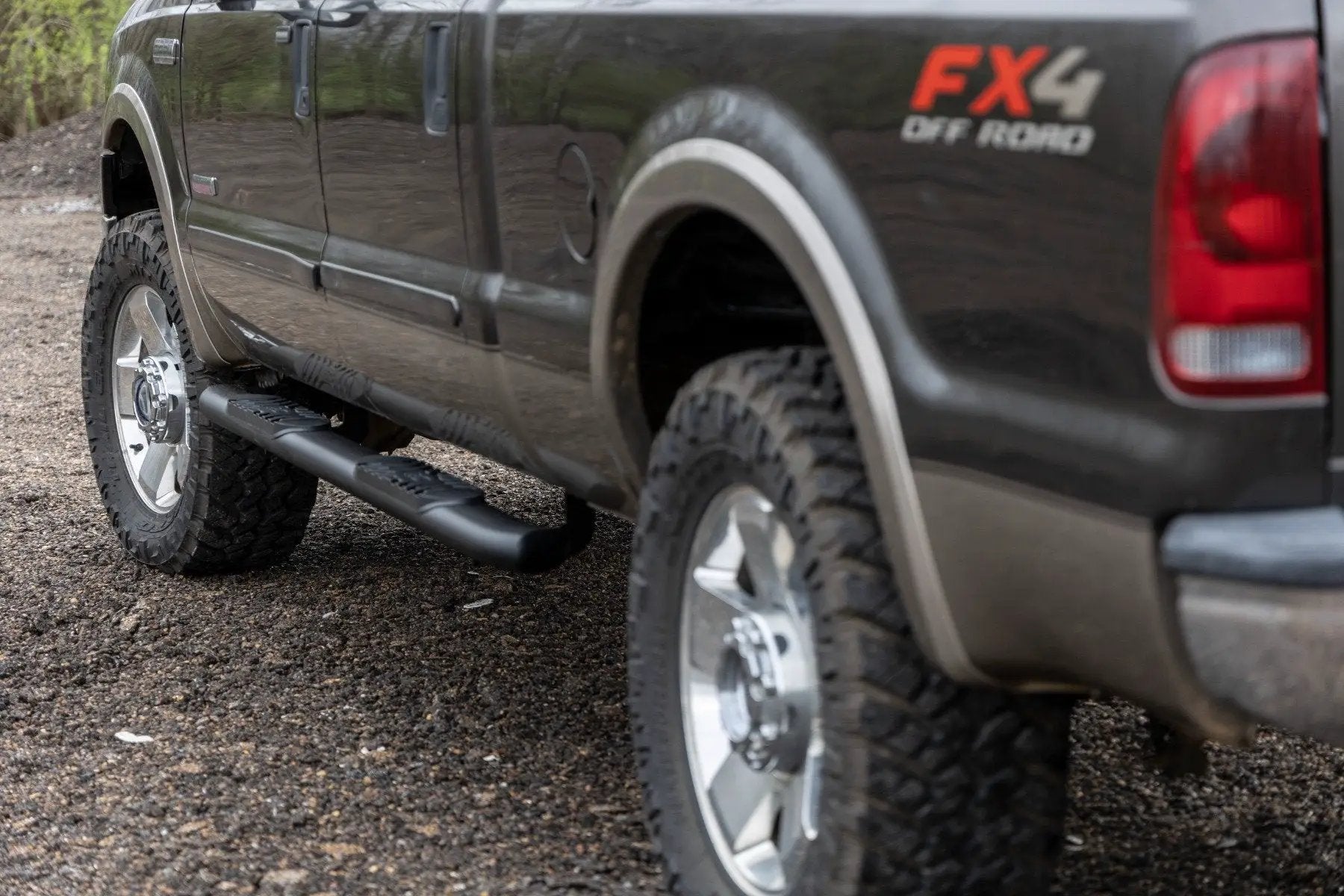 Rough Country Oval Nerf Step | Crew Cab | Black | Ford F-250/F-350 Super Duty (99-16) by Rough Country