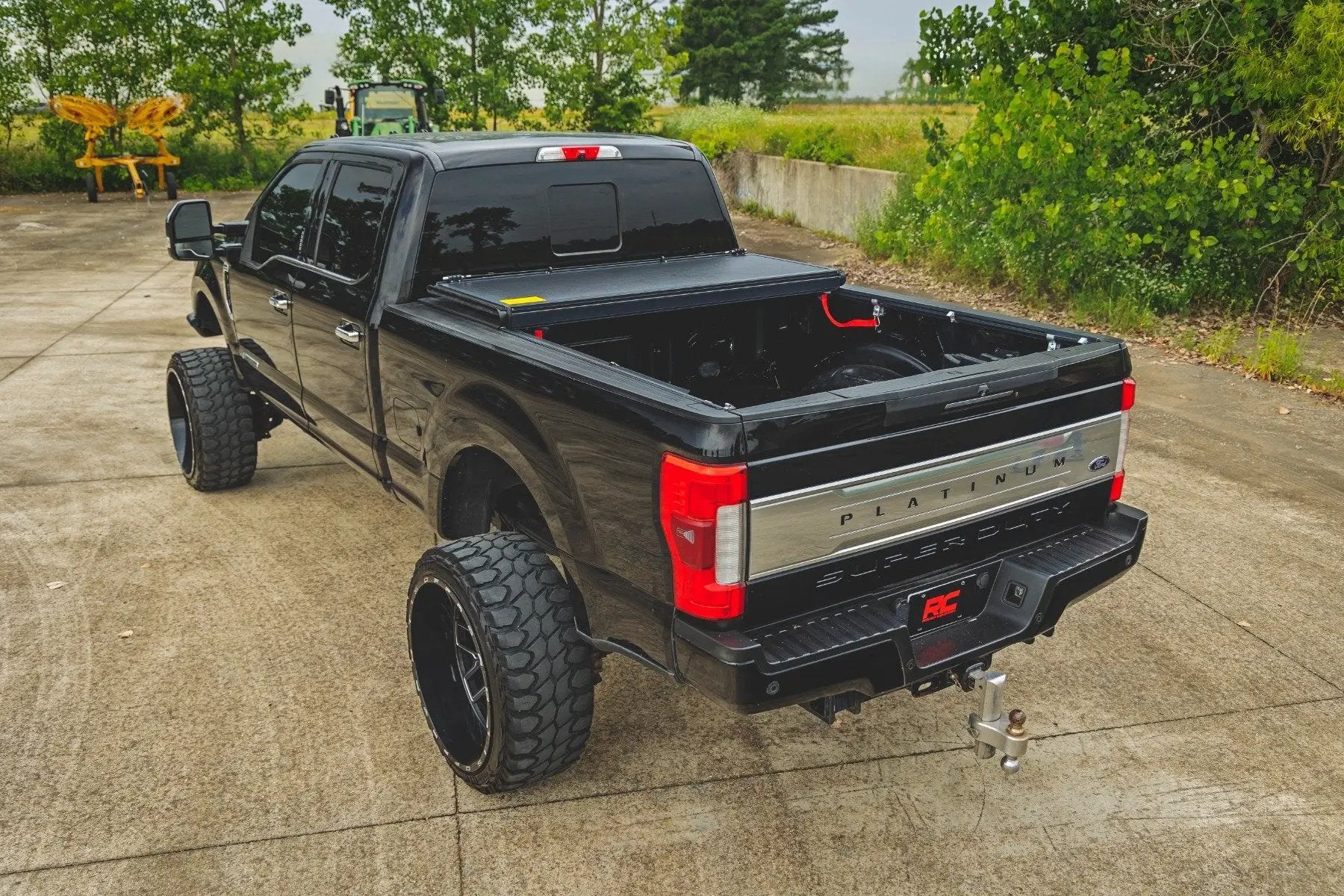 Rough Country Hard Low Profile Bed Cover | 6'10" Bed | Ford F-250/F-350 Super Duty (17-26) by Rough Country