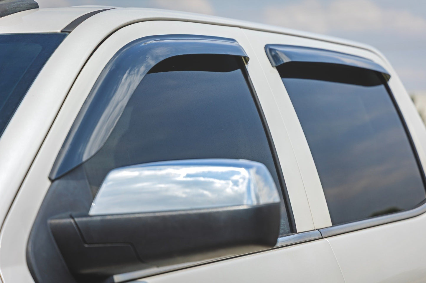 Deflectores para ventanas laterales | Protectores contra lluvia adhesivos | Chevy/GMC 1500/2500HD/3500HD 2WD/4WD