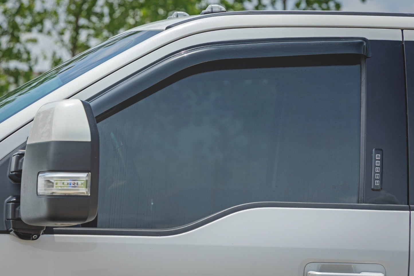 Deflectores de Ventana Lateral | Protector de Lluvia Adhesivo | Ford F-150 (17-25)/F-250 (15-26)