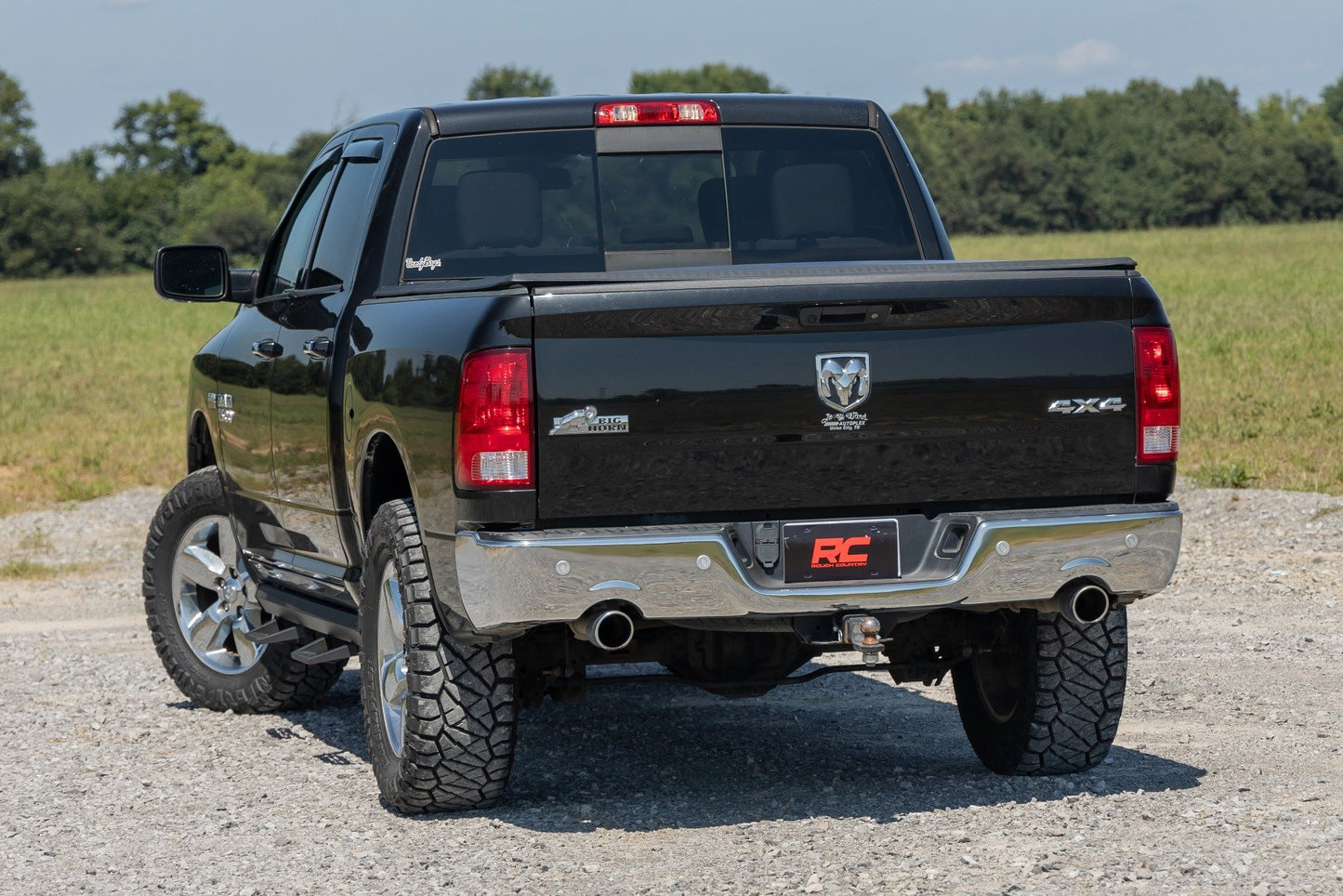 Estribo lateral de aluminio ajustable SRL2 | Cabina doble | Ram 1500/2500/3500 2WD/4WD (2010-2018 y Classic)