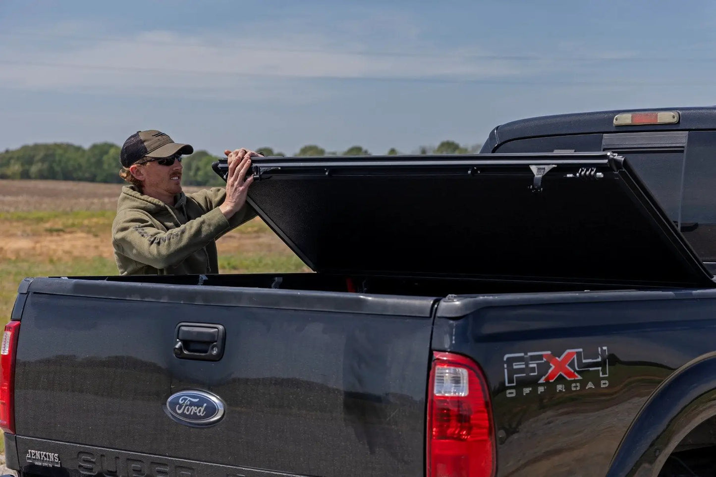 Rough Country Hard Low Profile Bed Cover | 6'10" Bed | Ford F-250/F-350 Super Duty (99-16) by Rough Country
