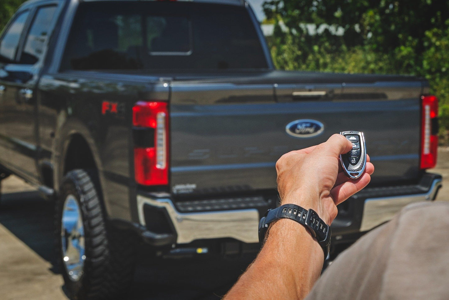 Cubierta de caja motorizada | Caja de 6'10" | Ford F-250/F-350 Super Duty 2WD/4WD (17-26)