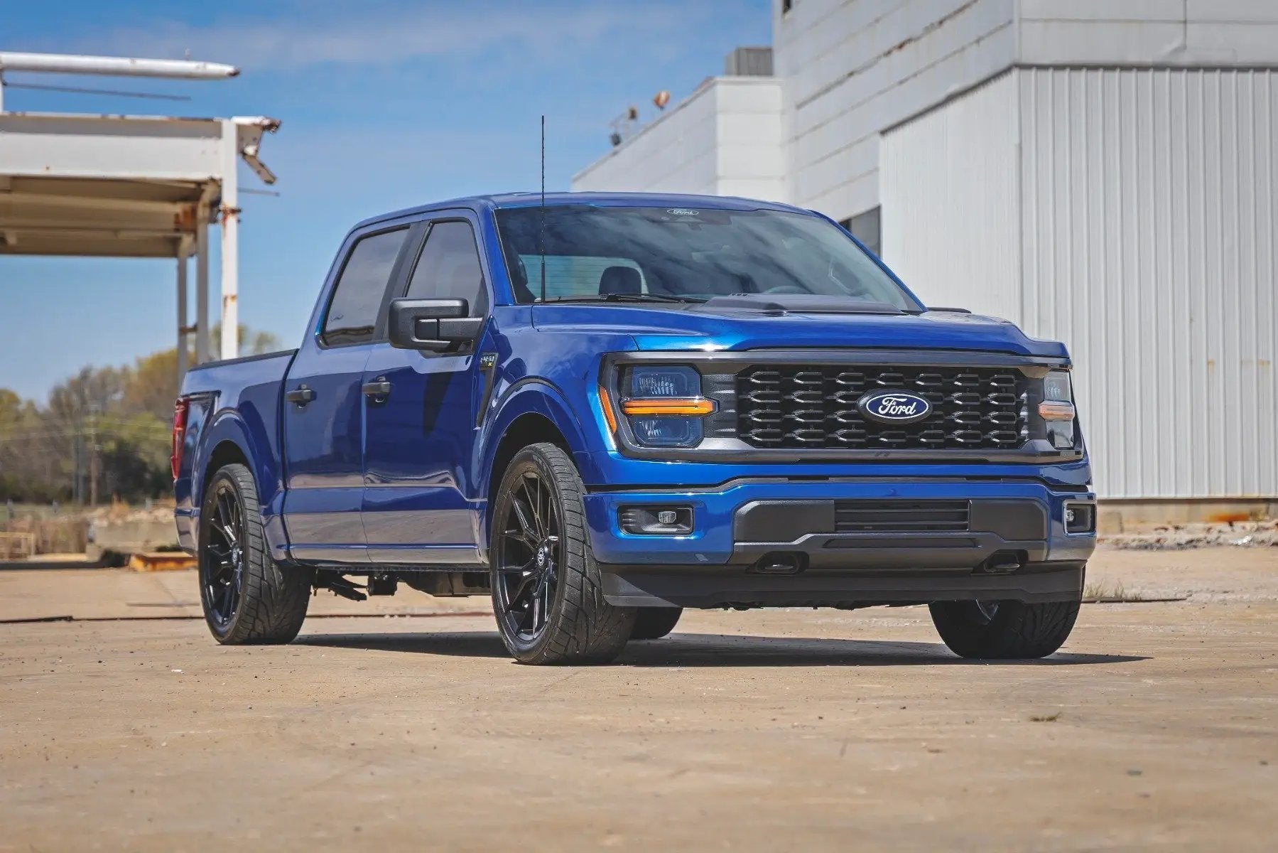 Rough Country 2 Inch Lowering Kit | 4 Inch Rear Lowering | M1 | Ford F-150 4WD (2015-2025) by Rough Country