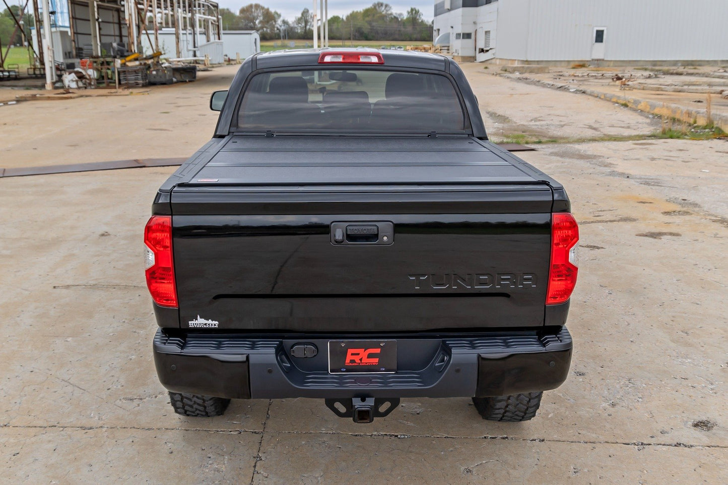 Rough Country Hard Low Profile Bed Cover | 5'7" Bed | Toyota Tundra 2WD/4WD (2007-2021)