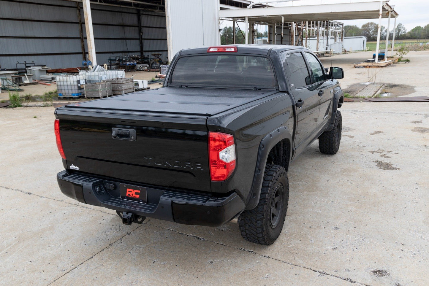 Rough Country Hard Low Profile Bed Cover | 5'7" Bed | Toyota Tundra 2WD/4WD (2007-2021)