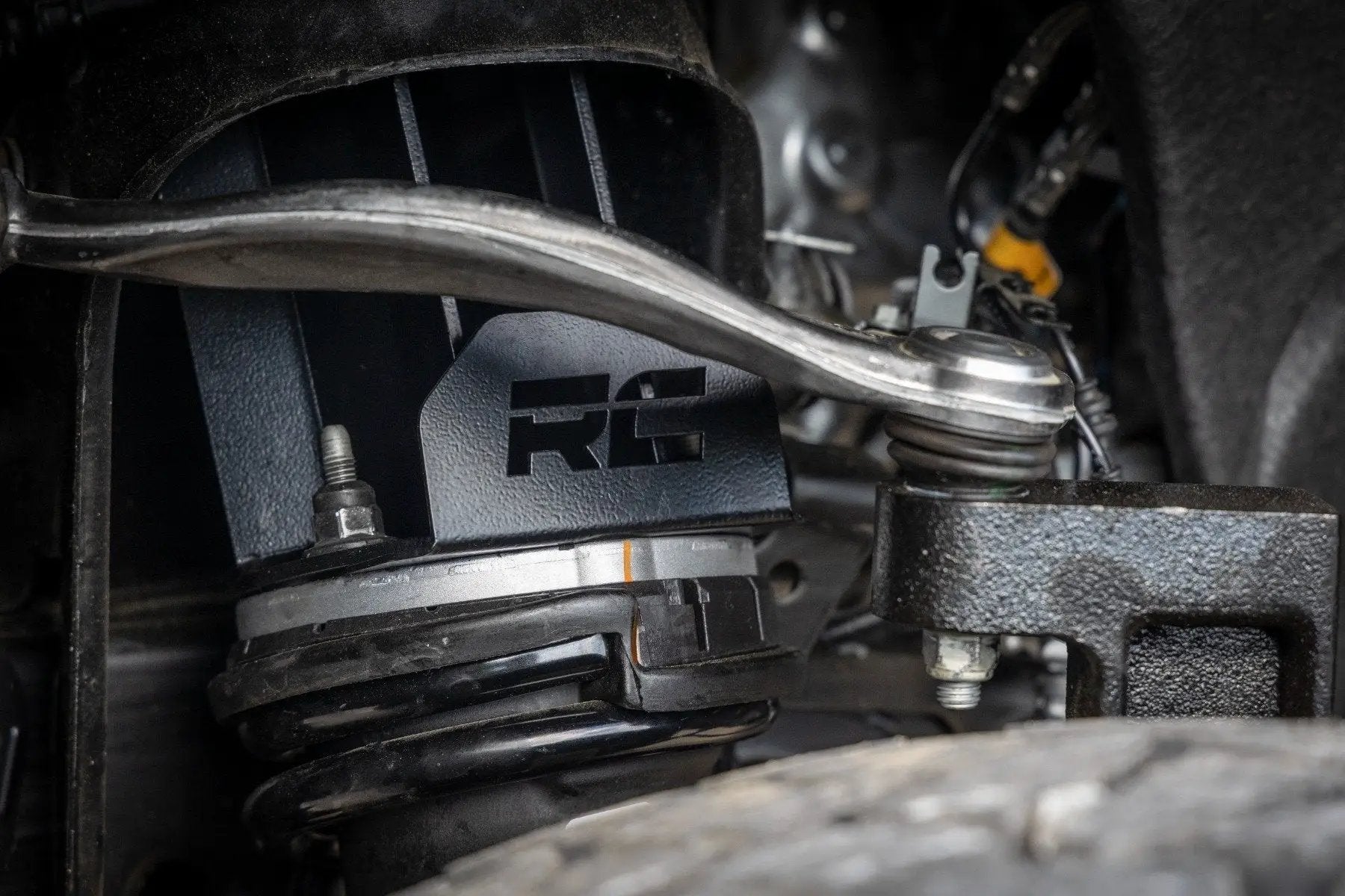 Rough Country 6 Inch Lift Kit | Adaptive Ride Control | Chevy/GMC Sierra 1500 (19-24)/Silverado 1500 (21-24) by Rough Country