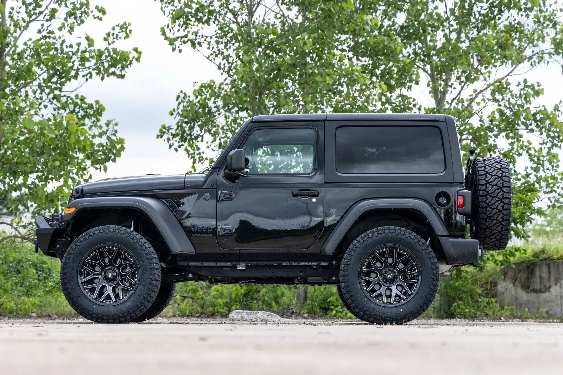 Rough Country 95 Series Wheel | Machined One-Piece | Gloss Black | 20x10 | 5x5 | -19mm by Rough Country