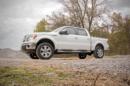 Rough Country 2 Inch Leveling Kit | Red | Ford F-150 2WD/4WD (2009-2013)